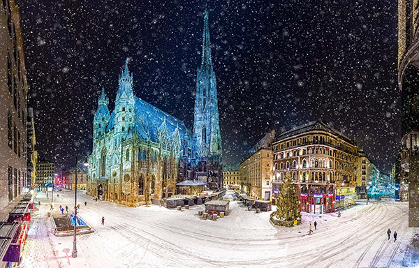 Snow-covered Stephansplatz in Vienna